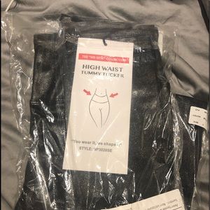 high waisted shiny leggings